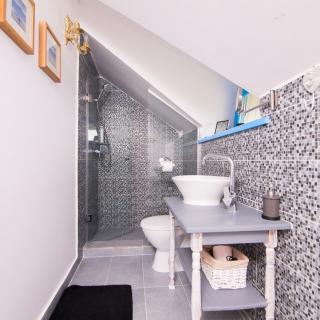 Lake View House - Image 5